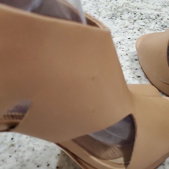 Gianni Bini Genoveen, Beige Open Toe Chunky, Leather Sling Back Heel, Size 7M - Picture 6 of 11